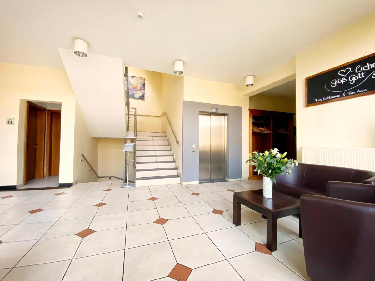 Gruener Baum Garni Hotel ครุมบาค ภายนอก รูปภาพ