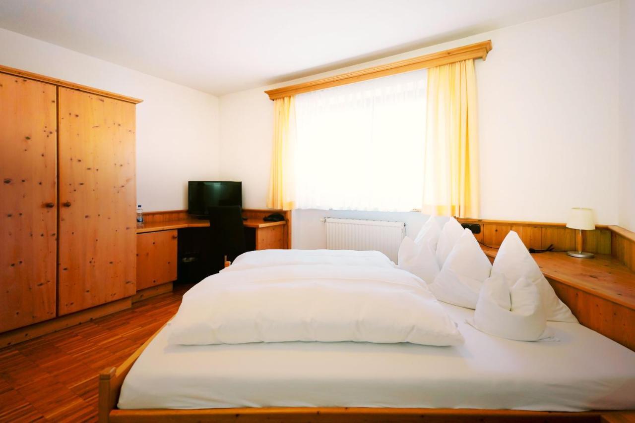 Gruener Baum Garni Hotel ครุมบาค ภายนอก รูปภาพ