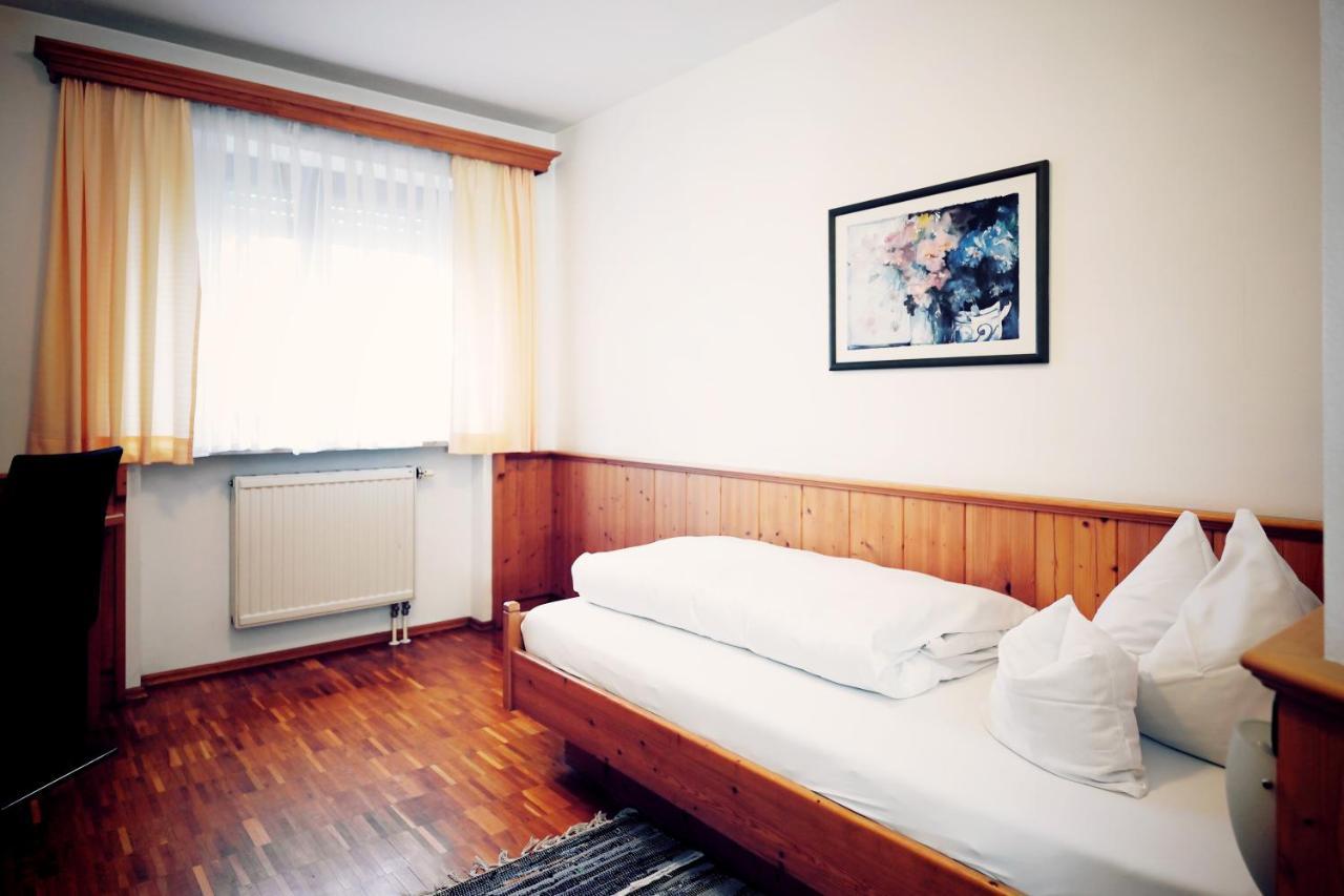 Gruener Baum Garni Hotel ครุมบาค ภายนอก รูปภาพ